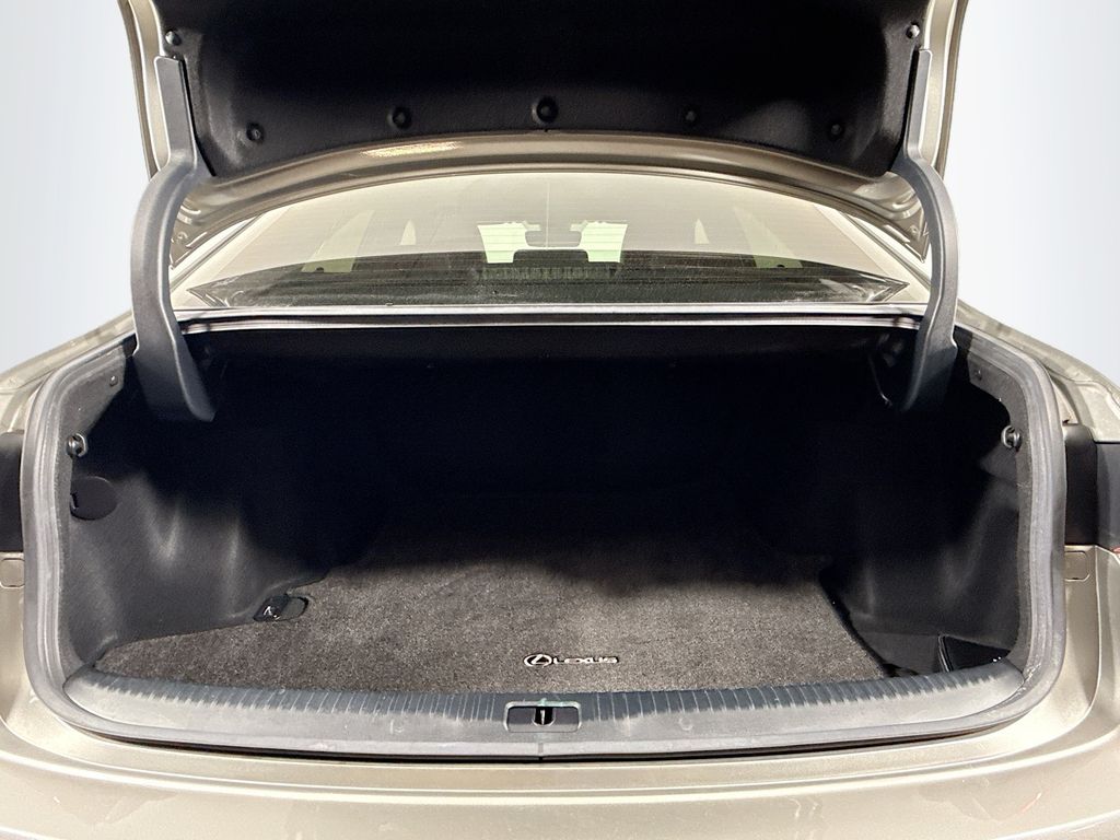 Thumbnail: 2017 Lexus IS - 28