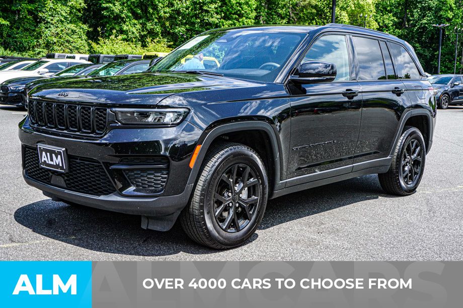 Used 2025 Black Jeep Altitude image 3