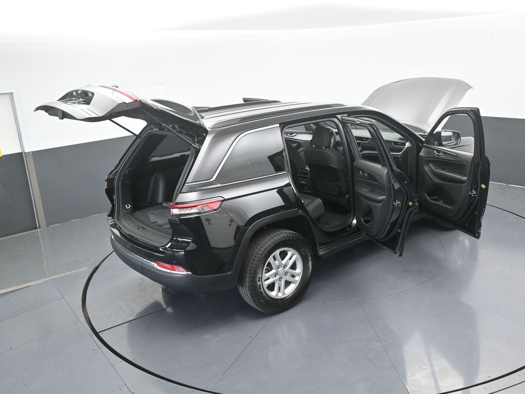 Used 2025 Diamond Black Crystal Pearlcoat Jeep Laredo image 69