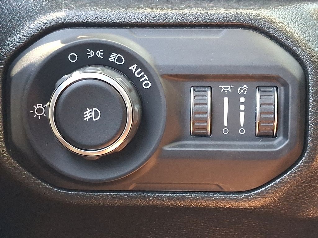 2022 Jeep Wrangler — photo 26