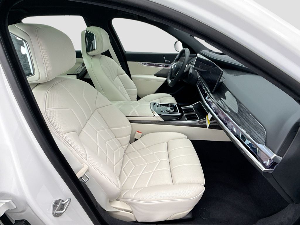 Thumbnail: 2026 BMW i7 - 19