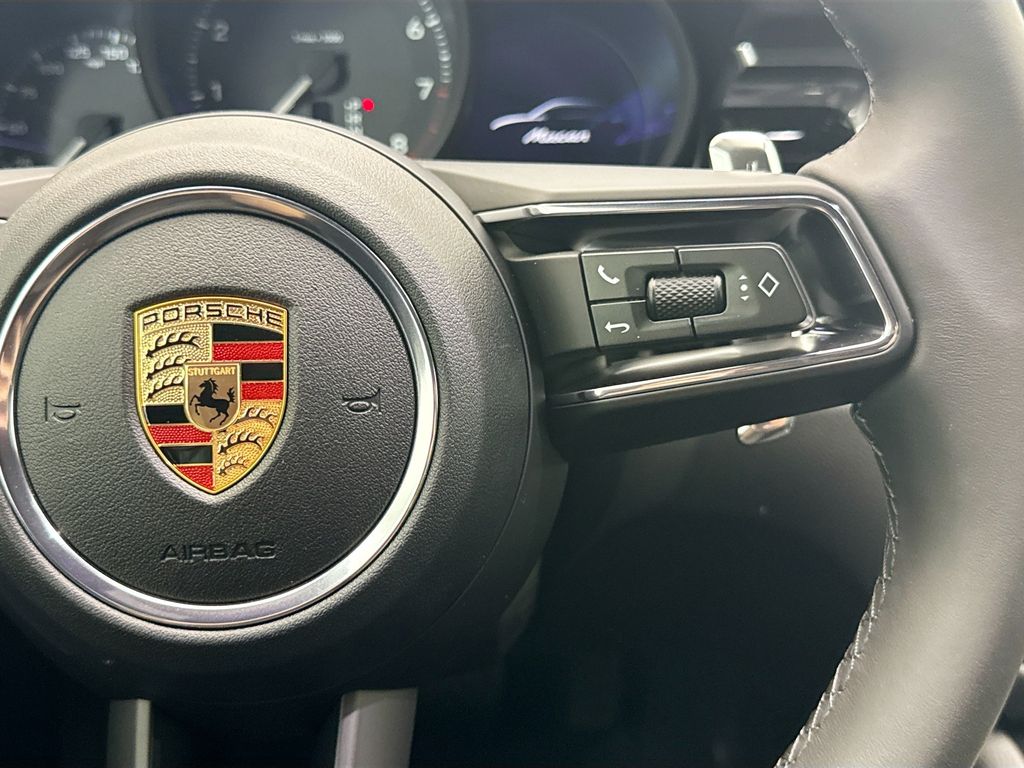 Thumbnail: 2026 Porsche Macan - 15