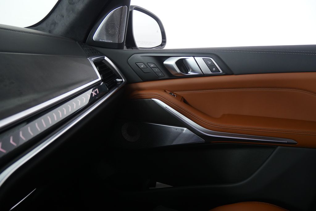 Thumbnail: 2026 BMW X7 - 27