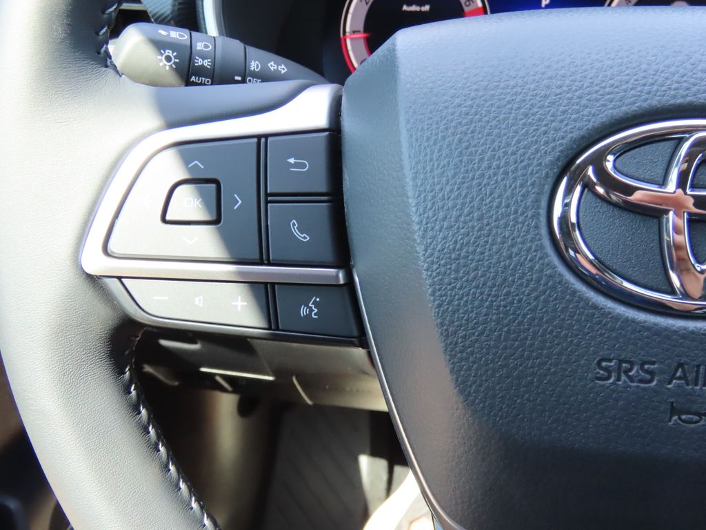 2025 Toyota Highlander XSE 11