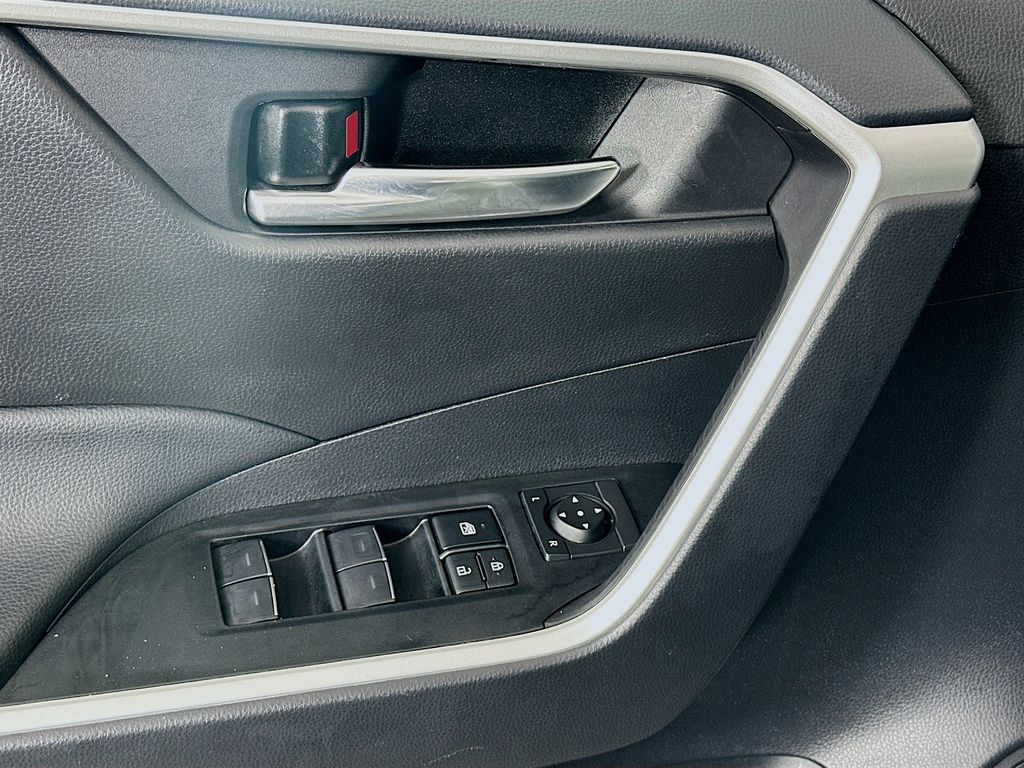 Thumbnail: 2025 Toyota RAV4 - 17