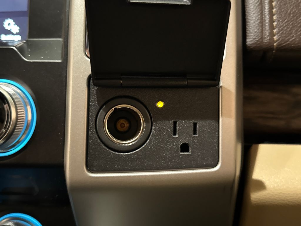 Used 2018 Black Ford Lariat image 30