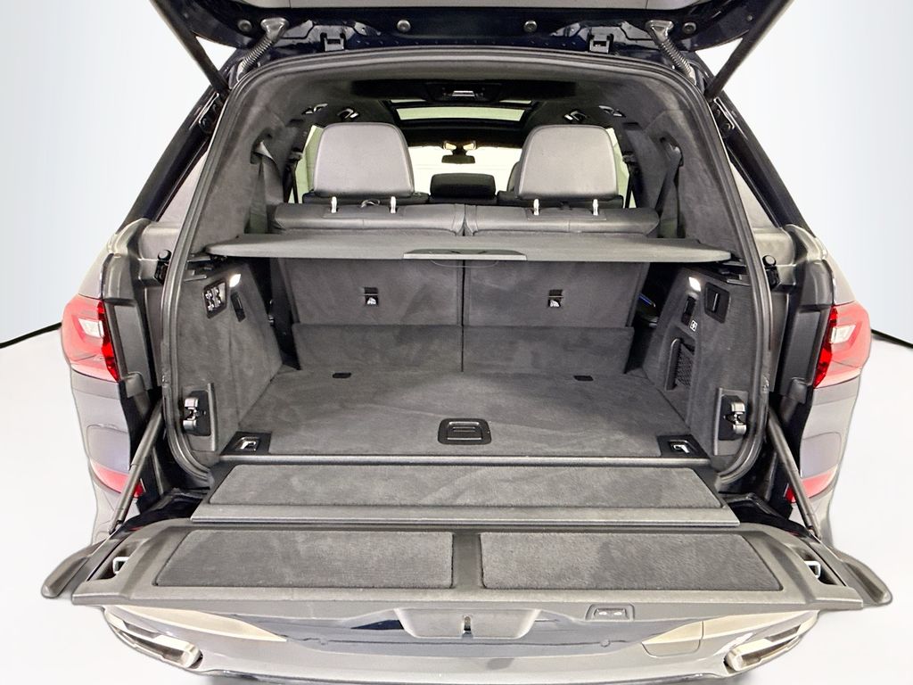 Thumbnail: 2021 BMW X7 - 27