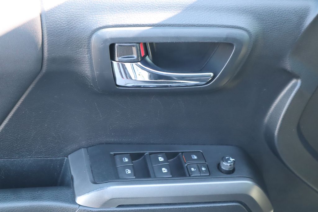 Thumbnail: 2019 Toyota Tacoma - 22