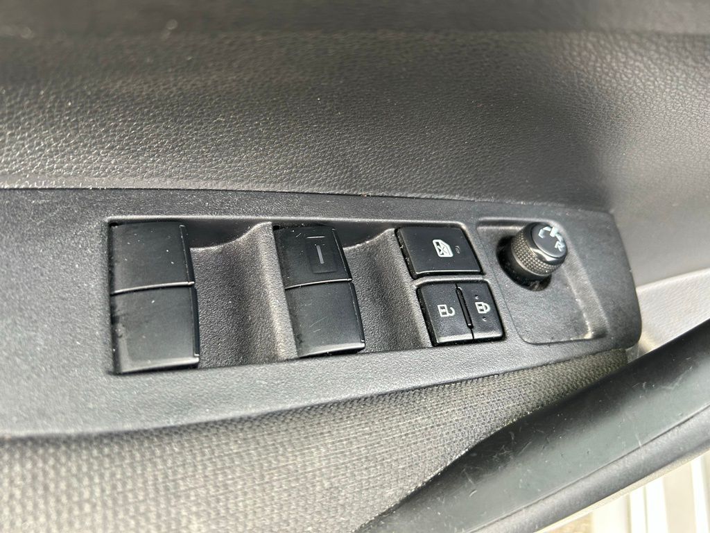 2024 Toyota Corolla LE 16