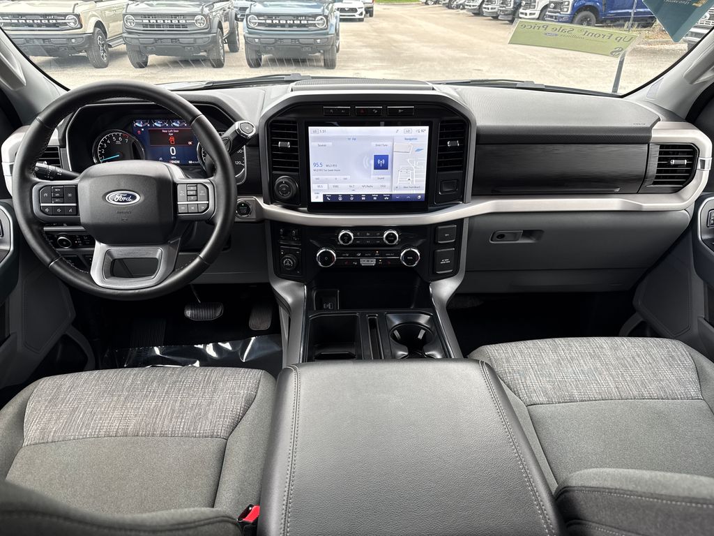 2023 Ford F-150 XLT photo 3