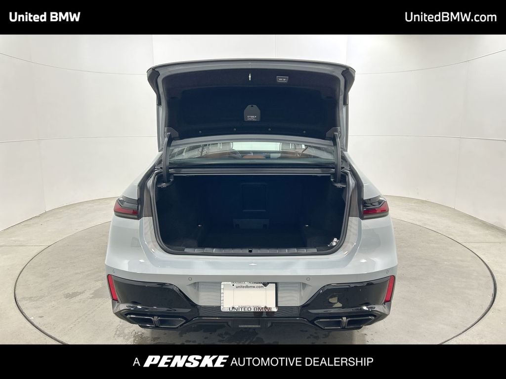 Thumbnail: 2026 BMW 7 Series - 22