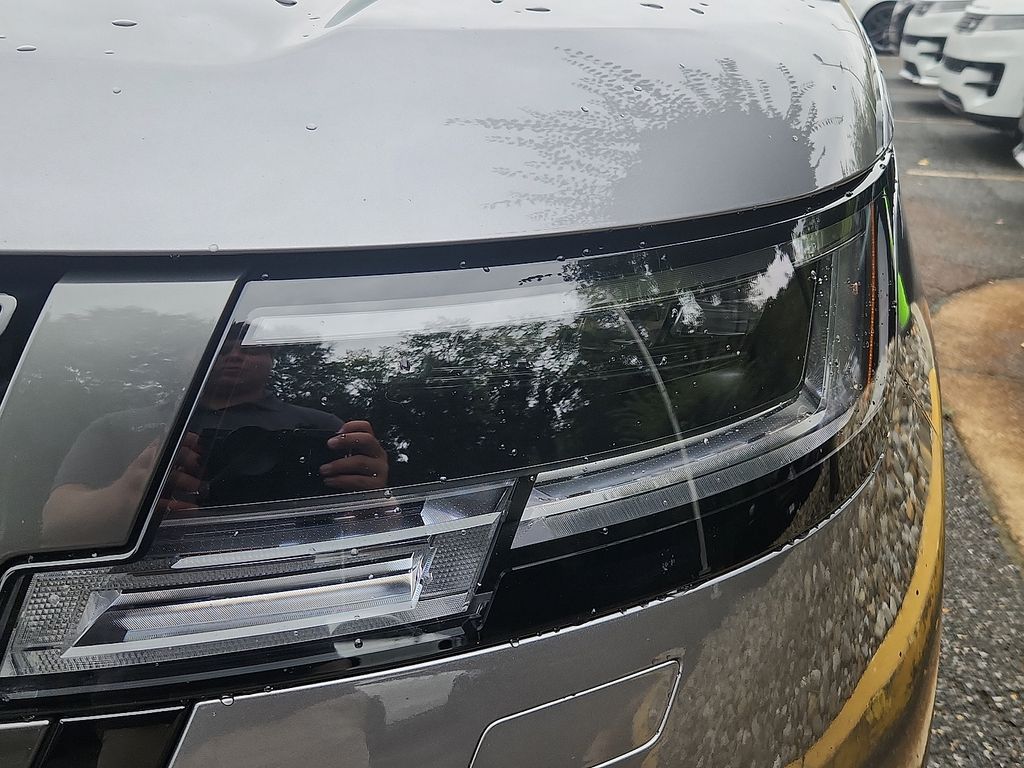 Thumbnail: 2024 Land Rover Range Rover - 9