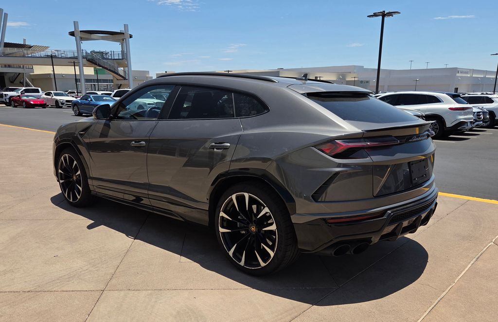 Thumbnail: 2022 Lamborghini Urus - 7