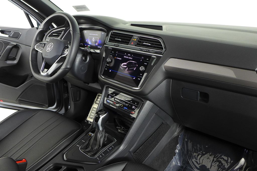 Thumbnail: 2024 Volkswagen Tiguan - 12