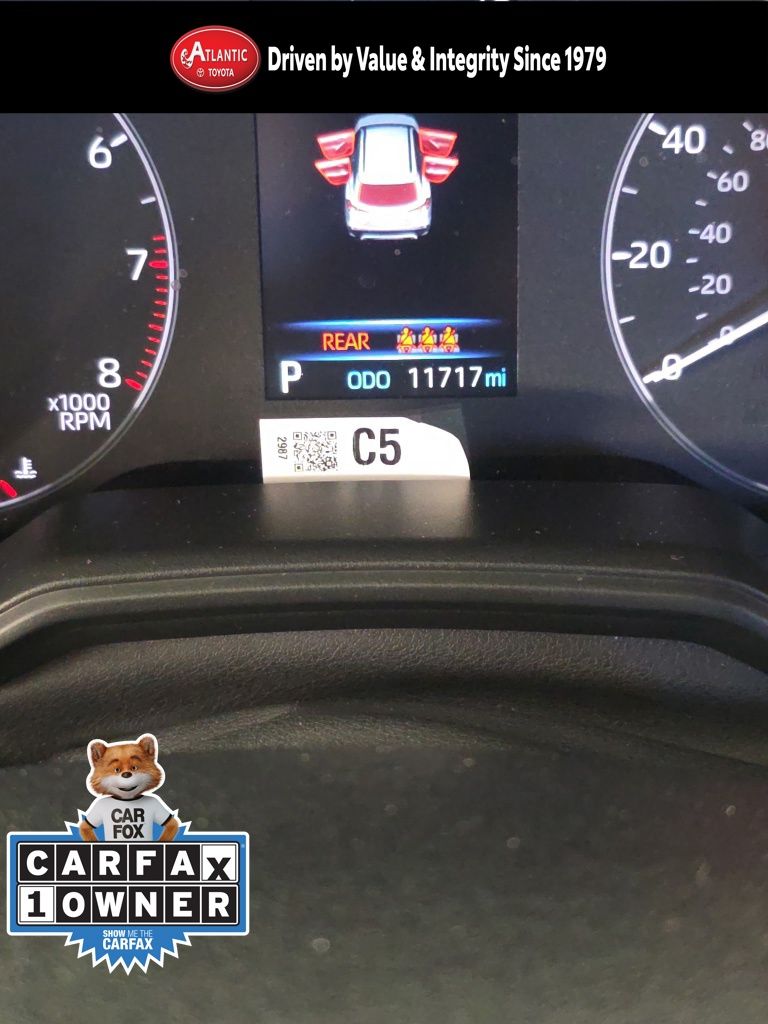 2023 Toyota Corolla Cross LE's photo