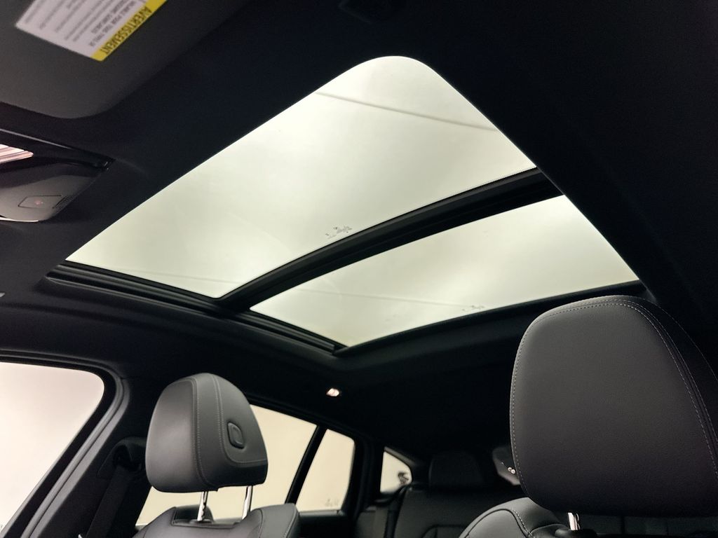 Thumbnail: 2025 BMW X4 - 11