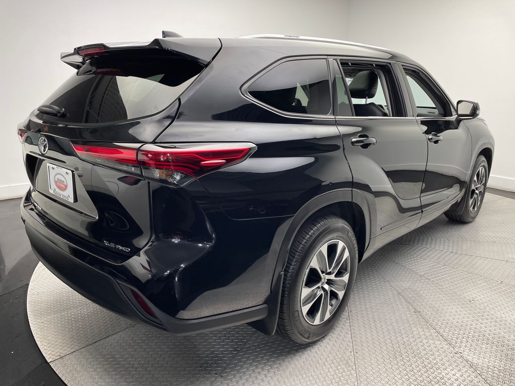 2022 Toyota Highlander XLE 5