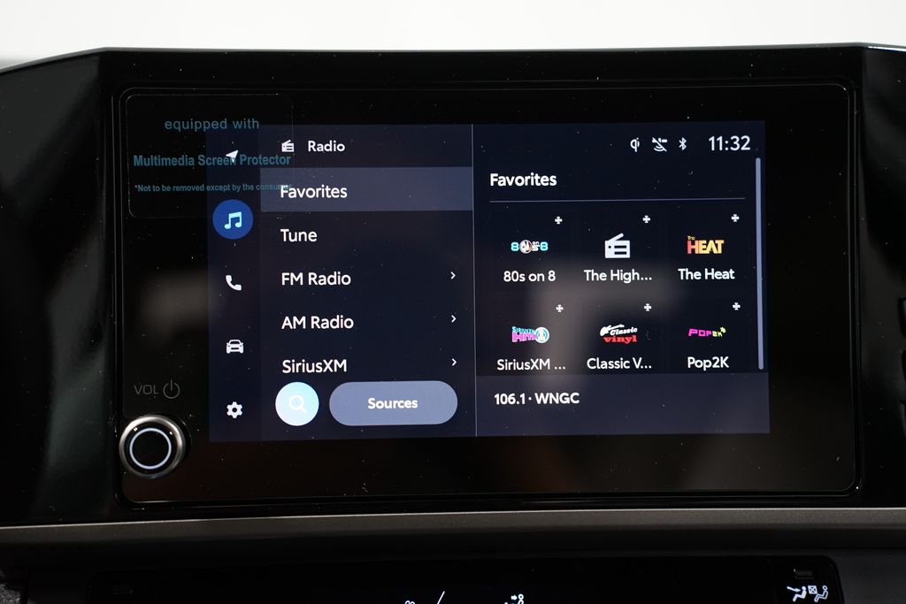2025 Toyota Camry SE 19