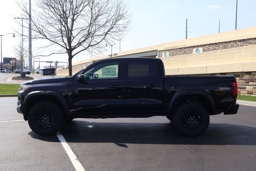 View vehicle photo 4