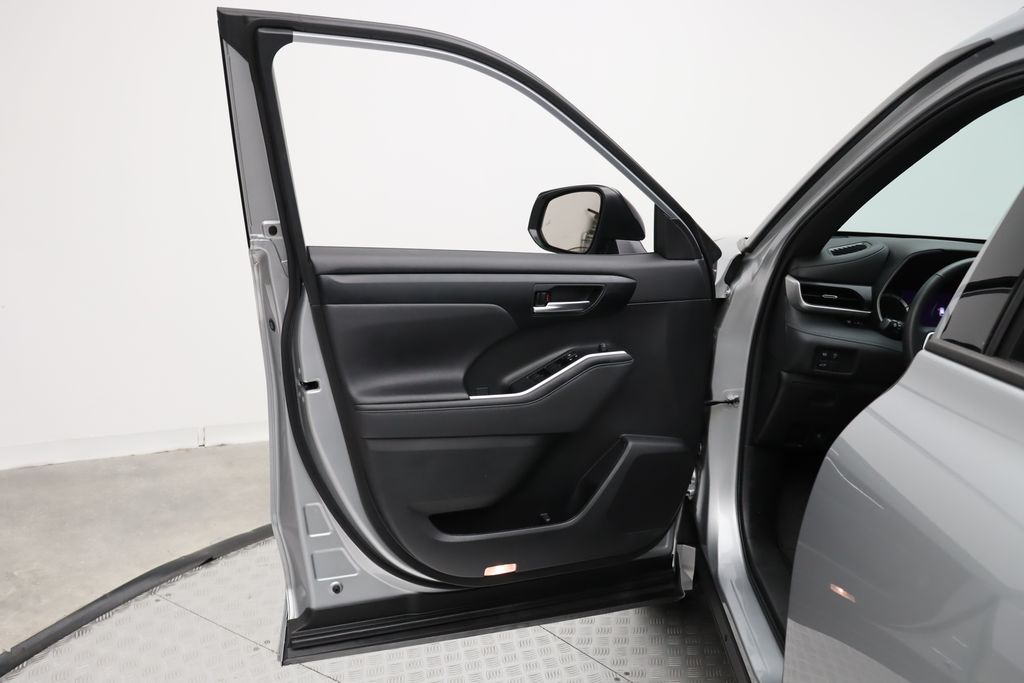 2023 Toyota Highlander XSE 16