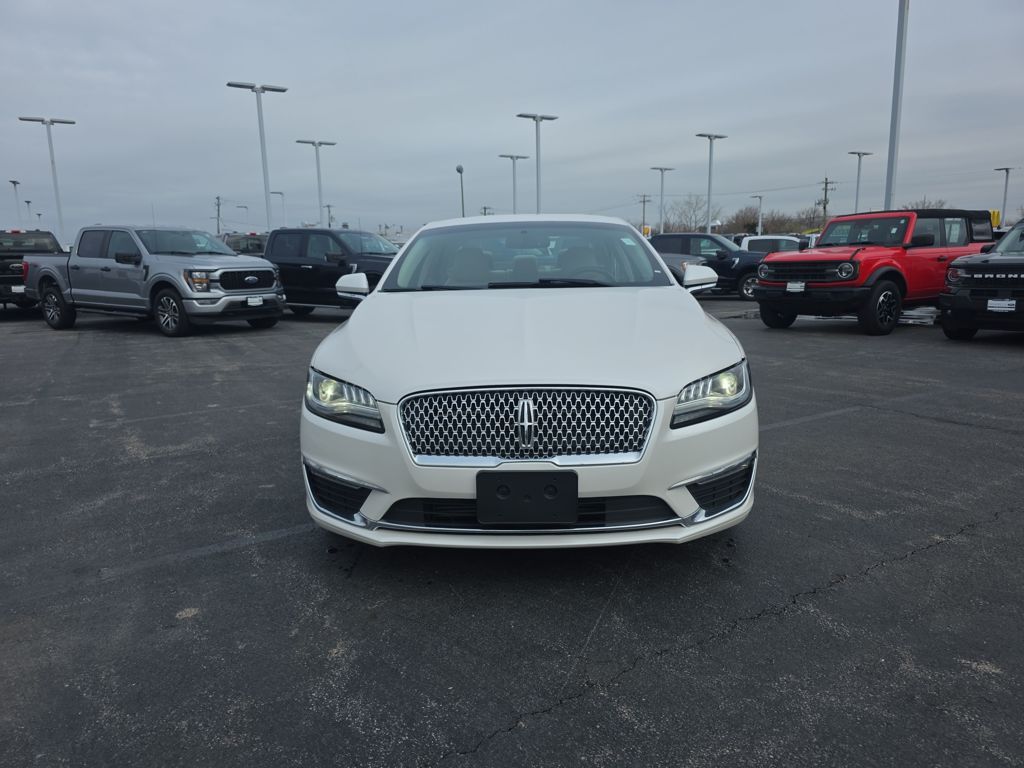 Used 2018 White Lincoln Select image 5