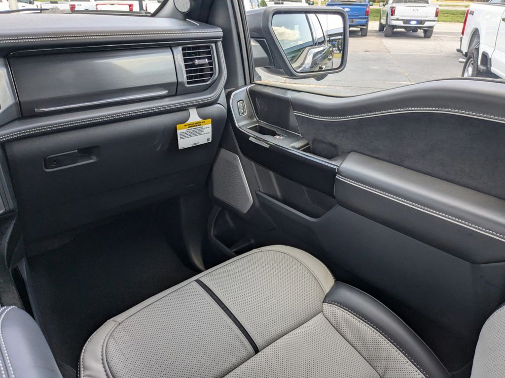 2025 Ford F-150 Lightning Platinum