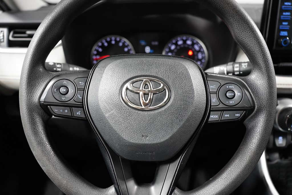 2021 Toyota RAV4 XLE 12