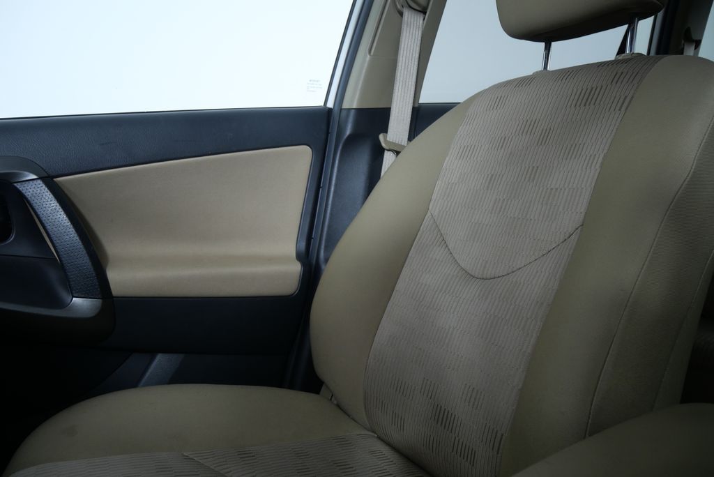 2011 Toyota RAV4  17