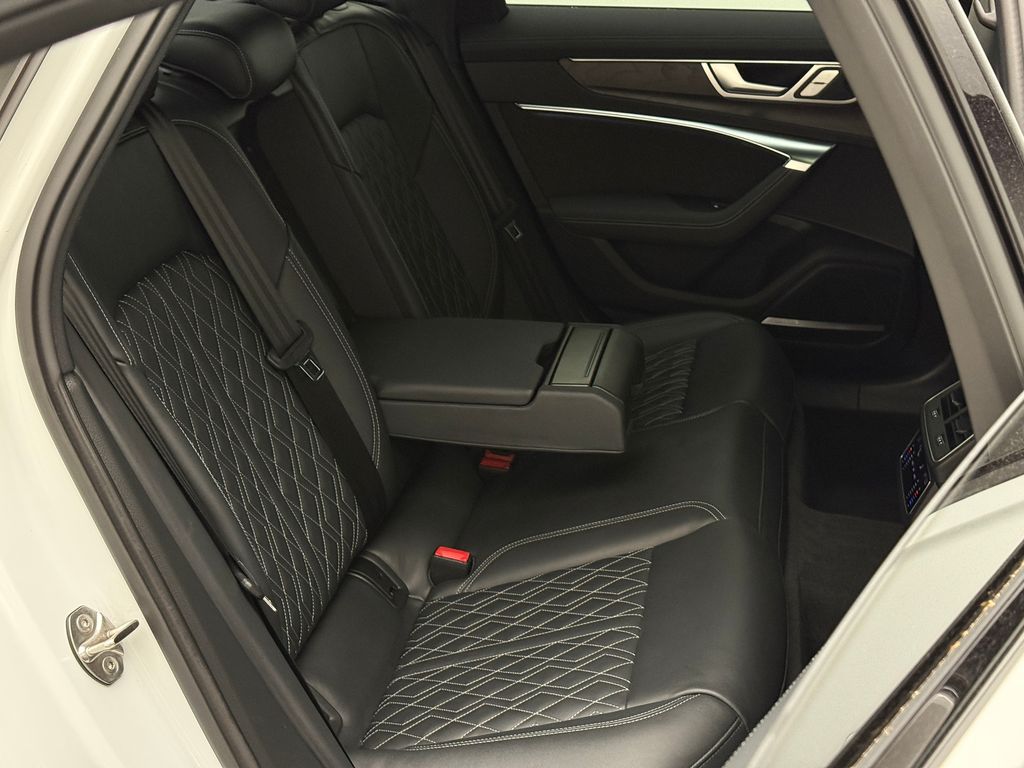 Thumbnail: 2020 Audi S6 - 26