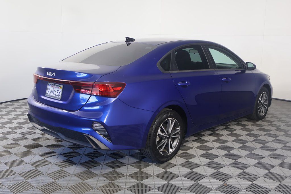 Thumbnail: 2023 Kia Forte - 3
