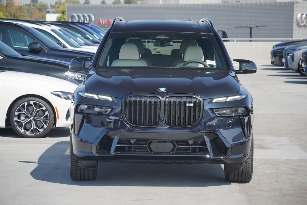 2025 BMW X7 M60i 2