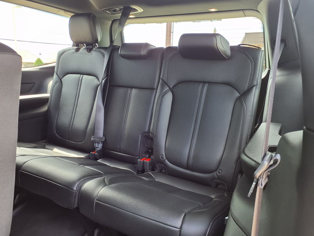 Used 2024 Gray Jeep Base image 15
