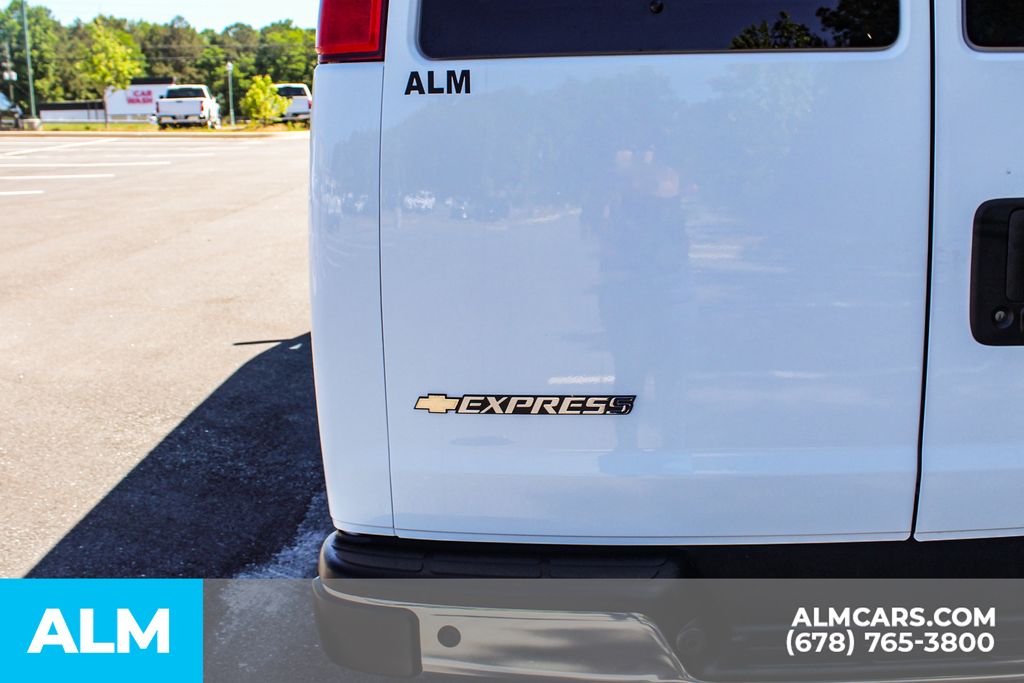 Used 2025 White Chevrolet LT image 13