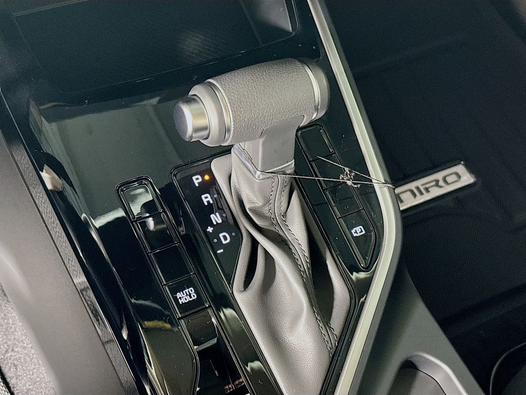 2025 Kia Niro LX