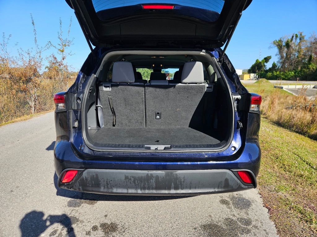 Thumbnail: 2023 Toyota Highlander - 10