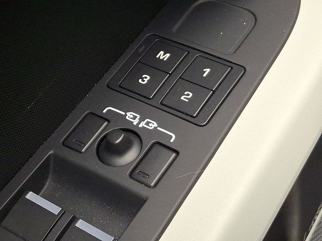 Thumbnail: 2023 Land Rover Defender - 28