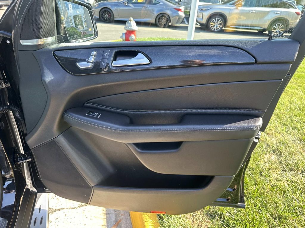 Thumbnail: 2017 Mercedes-Benz GLE - 19