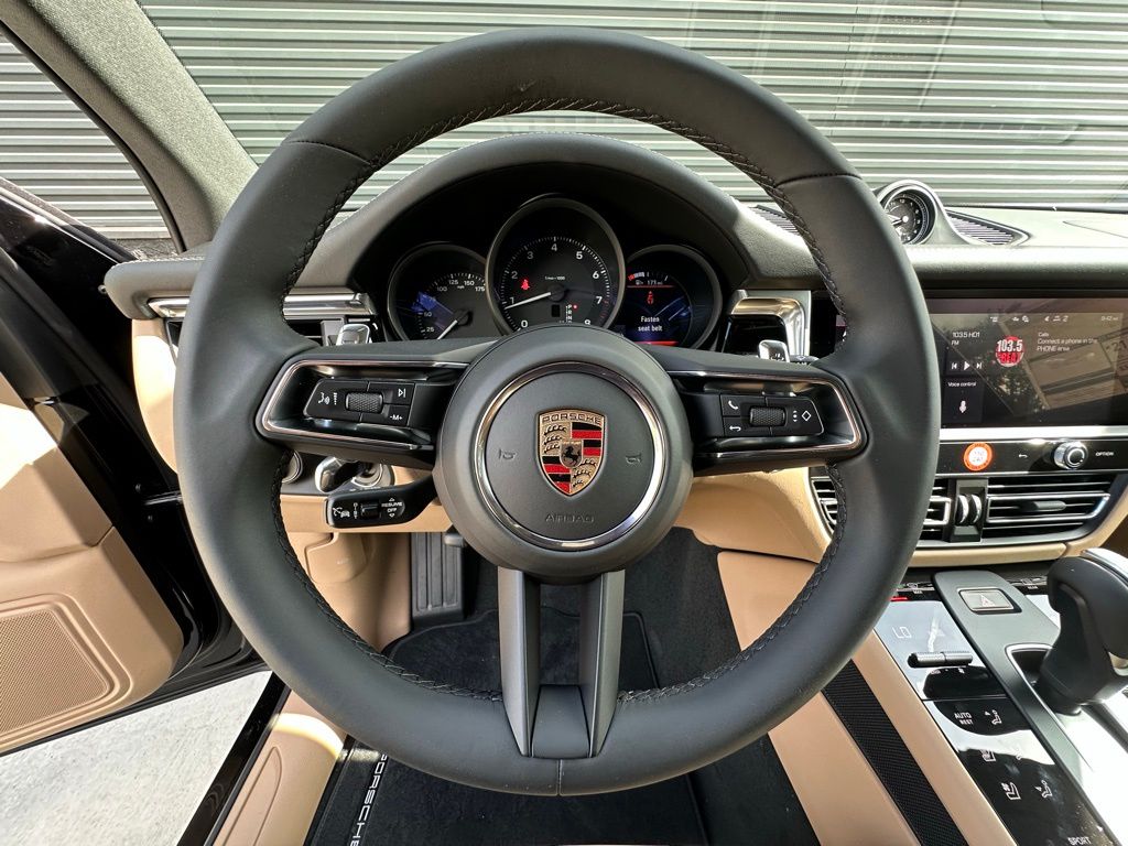 Thumbnail: 2025 Porsche Macan - 17