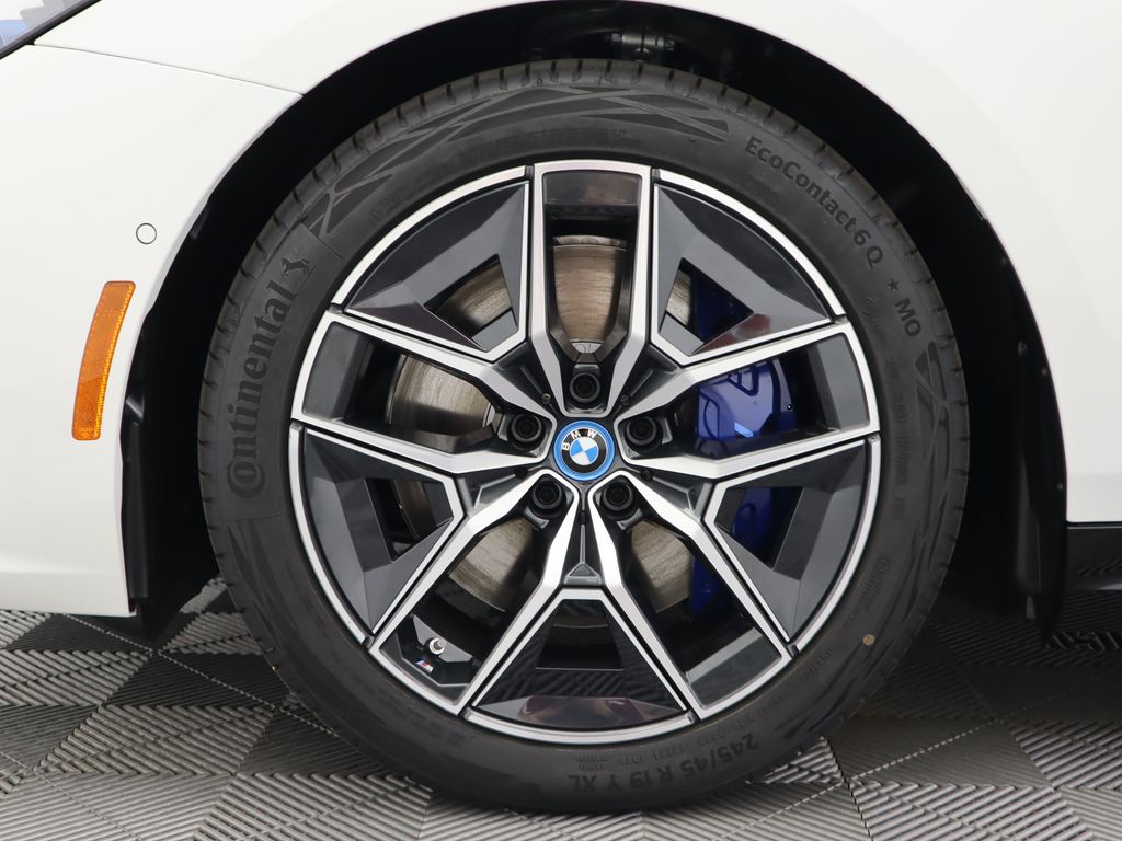 Thumbnail: 2024 BMW i5 - 31