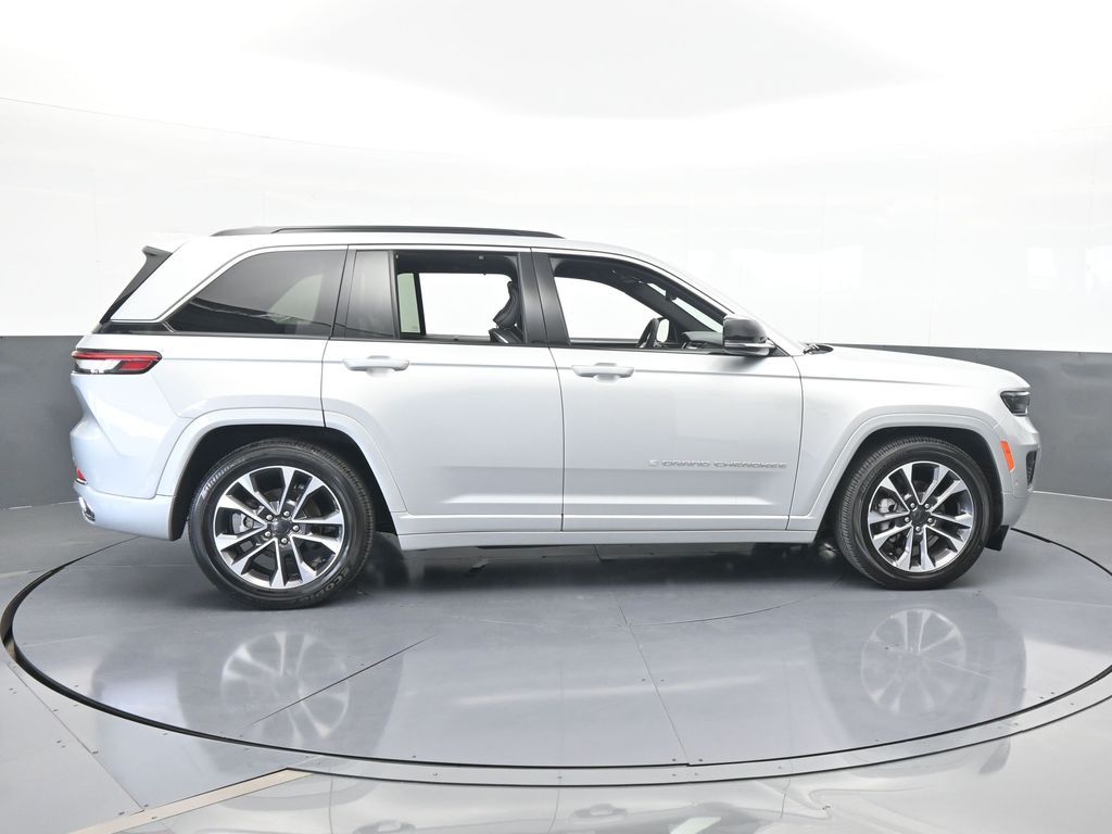 Used 2024 Silver Zynith Jeep Overland image 7