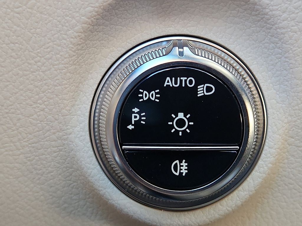 Thumbnail: 2025 Mercedes-Benz C-Class - 26