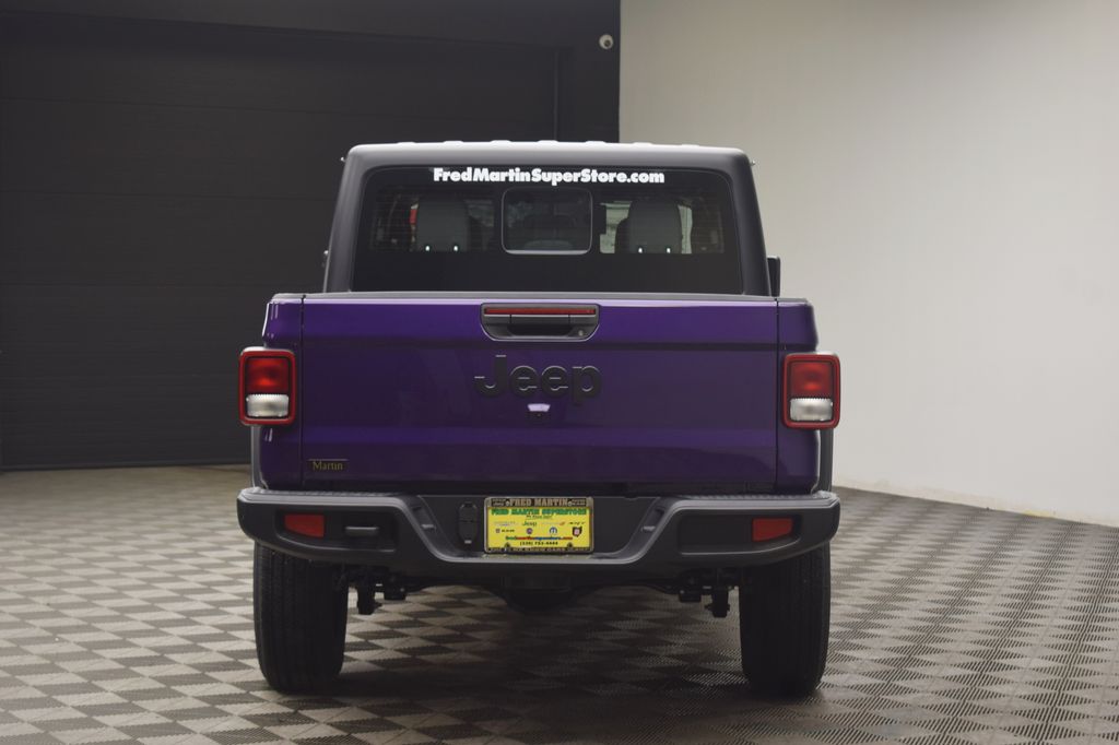 new 2026 Jeep Gladiator car, priced at $42,034