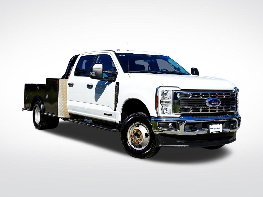  2024 Ford F-350 Super Duty Chassis XL Crew Cab DRW 4WD   