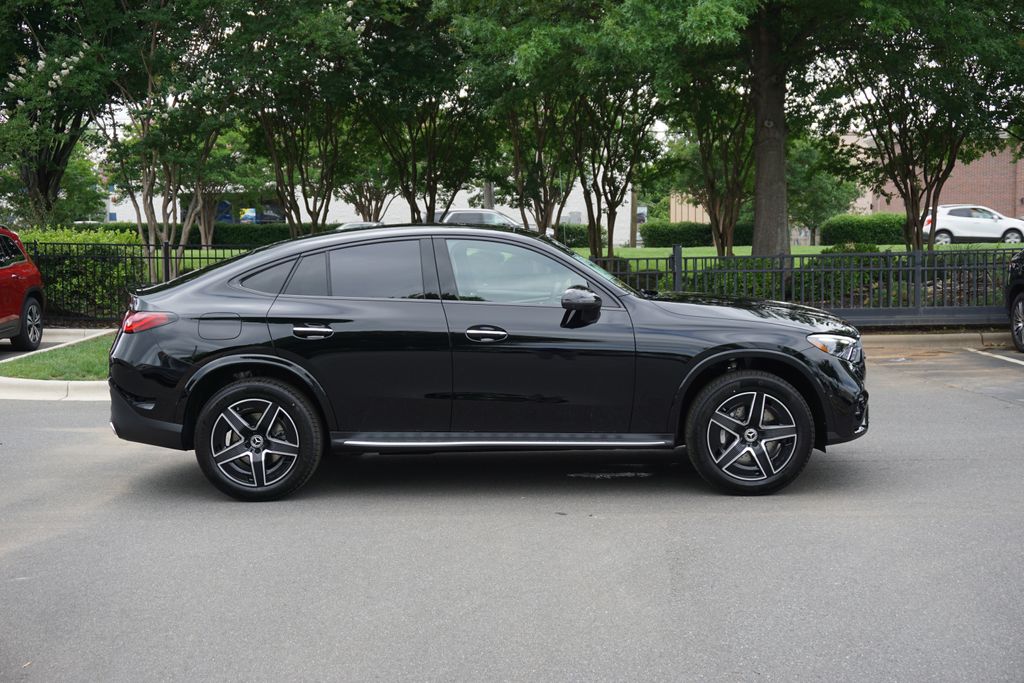 2025 Mercedes-Benz GLC 300 7