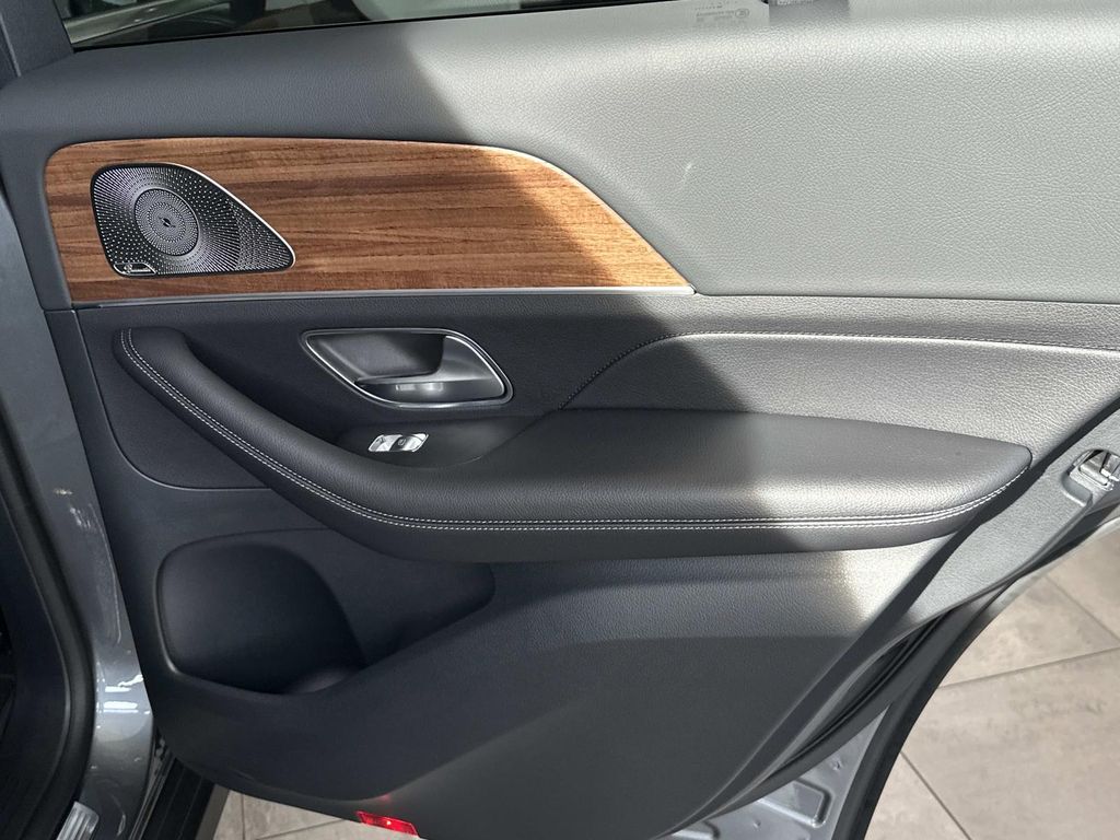 Thumbnail: 2026 Mercedes-Benz GLE - 11