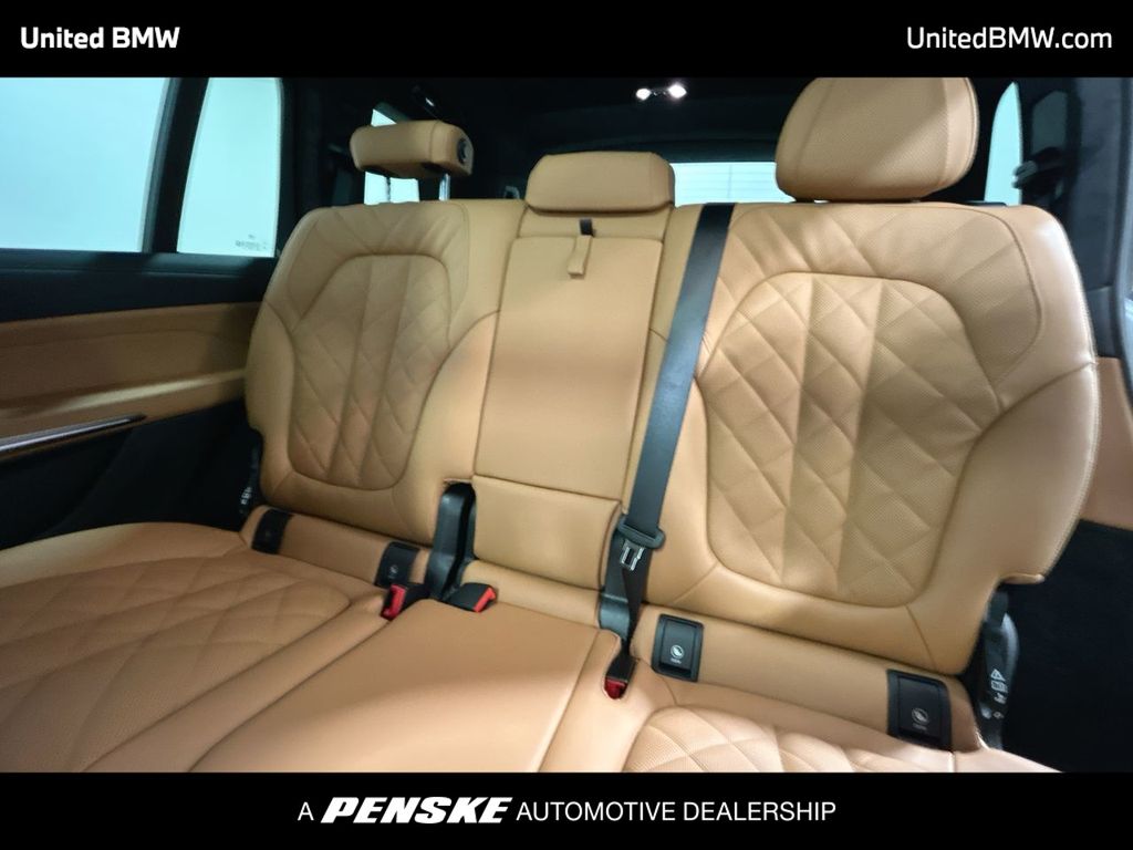 Thumbnail: 2026 BMW X7 - 21