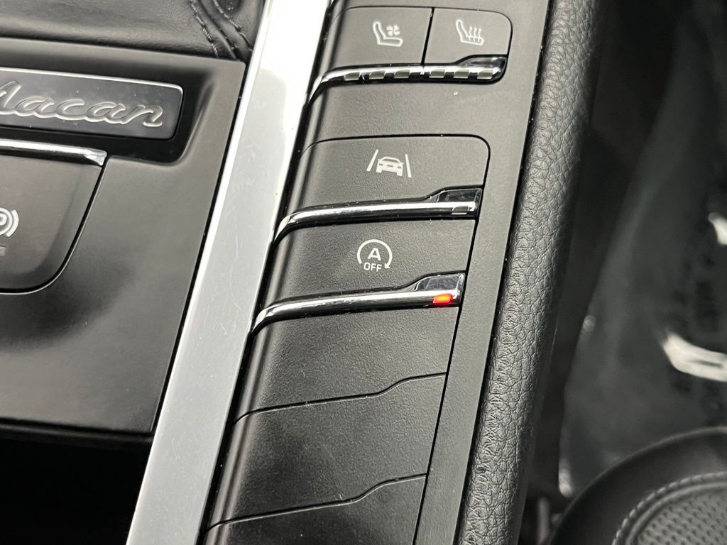 Thumbnail: 2020 Porsche Macan - 18