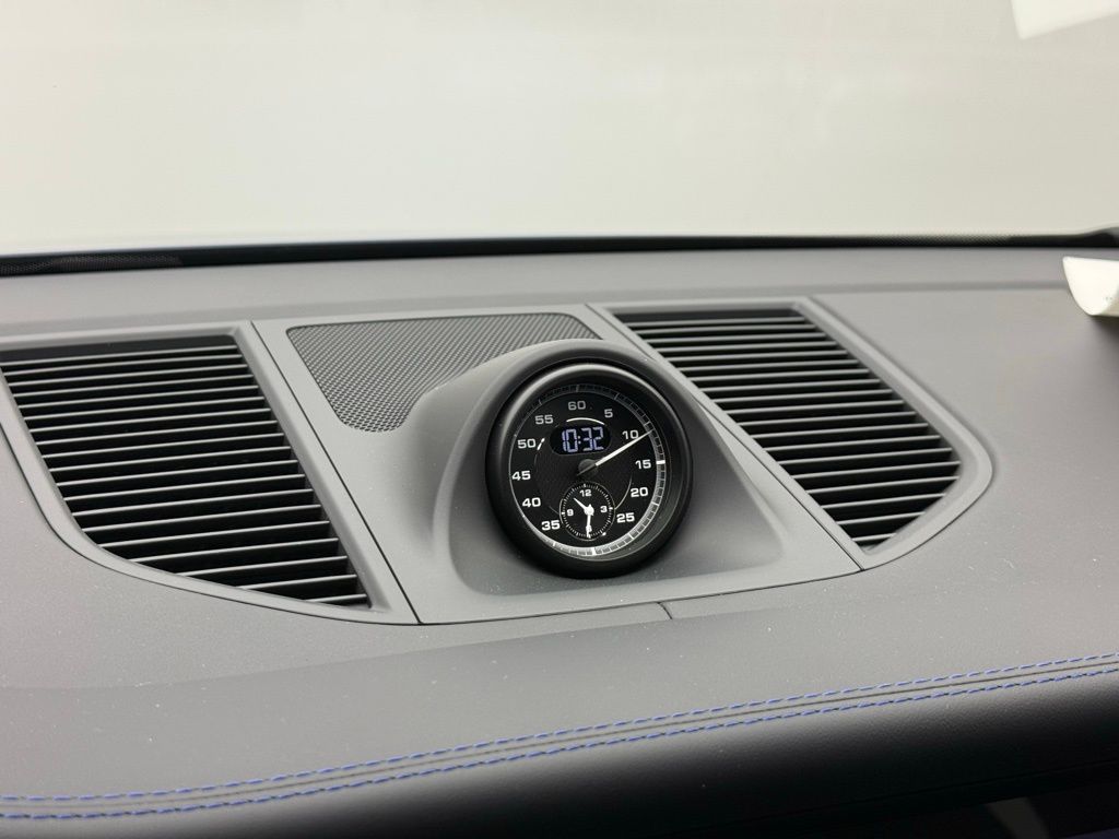 Thumbnail: 2025 Porsche Macan - 19