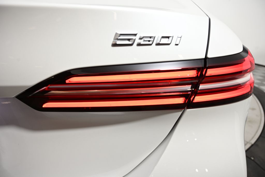 Thumbnail: 2025 BMW 5 Series - 11