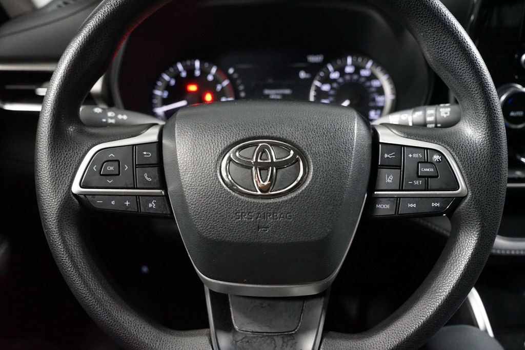 Thumbnail: 2023 Toyota Highlander - 12